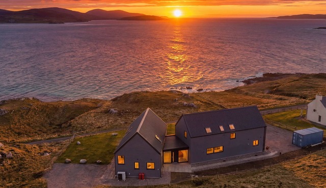 TAIGH RONA, pet friendly, with a garden in Tarbert Isle Of Harris
