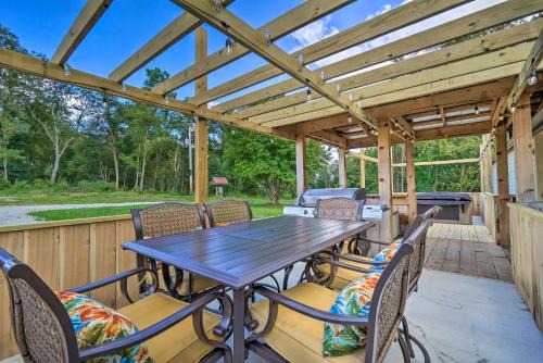'Take 5' Retreat w/Hot Tub: Relax, Rest, Refresh!
