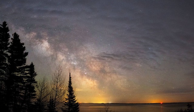 Take in Lake Superior breathtaking views! Centrally located with a Sauna and A/C