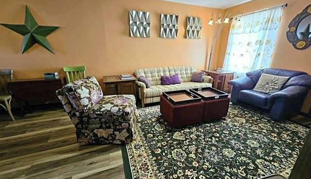 Tangerine Dream, cozy 2-bedroom apartment with all the conveniences of home.