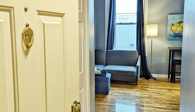 Tanner Bldg Apt 9 - 1 king bedroom (Downtown)