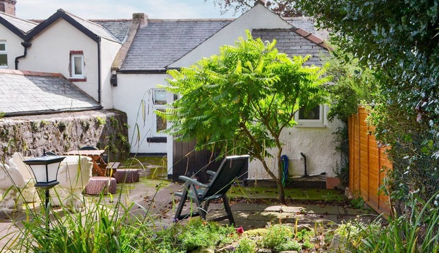 Tastefully furnished, this holiday property lies just a short walk to Rothbury town centre.