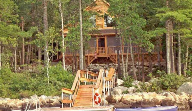 Taylor Camp on Tunk Lake nLakeside Log Cabinn4 Bedrooms - Sleeps 10