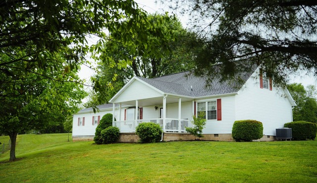 Tenant House | Hocking Hills, Petting Farm