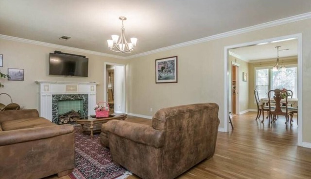 Texas Adventures Await! Sweet 3BR Home Sleeps 8