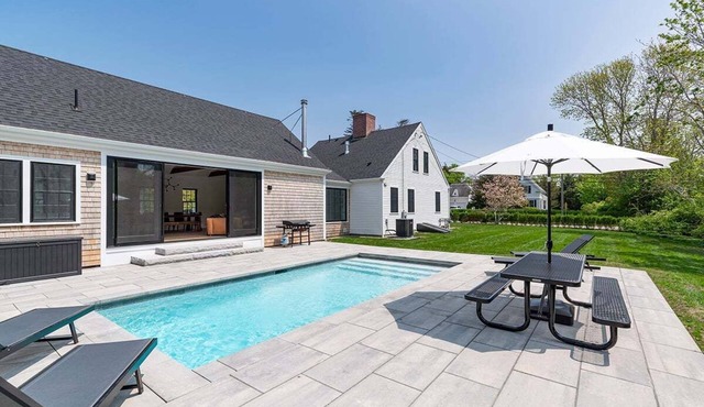 The 1768 House: 974-D Dennis Village Modern Minimalist, Pool, Walk to Bayside Beaches