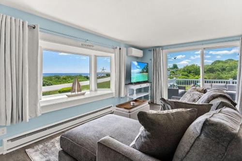 The 1A Escape Deck w Ocean Views Walk to Beach
