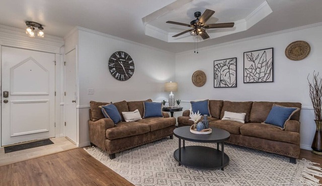 The 806 Escape - 2 bed near hospital dist!