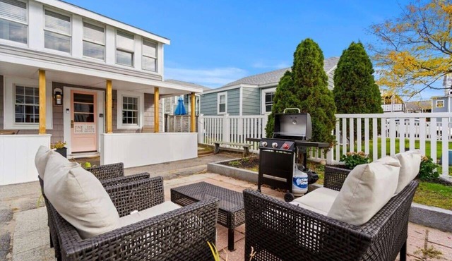 The Addie Shack | Pet Friendly | Steps to Beach