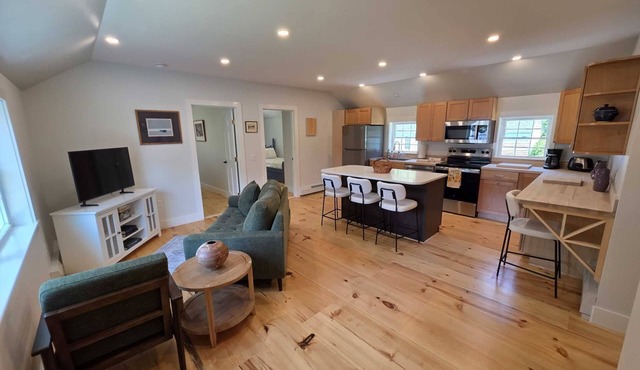 The Afterdeck - New Cozy 2-Bedroom Getaway in Asticou Village, Northeast Harbor