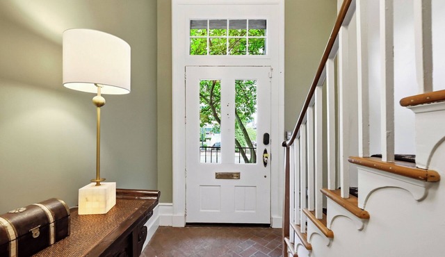 The Bell-Smith Suite at Historic Indigo House with Garden near Rupp Arena