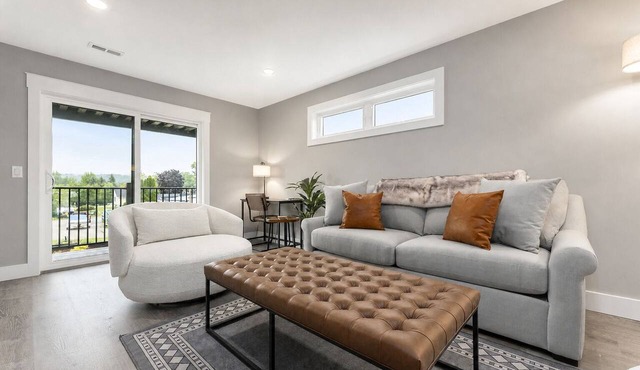 🌲 The Birches ➠ Luxury Condotel in Downtown Lake Leelanau | U4