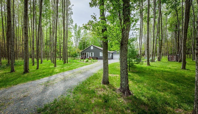 The Birchwood Escape - Entire Vacation Home close to the lake and dunes