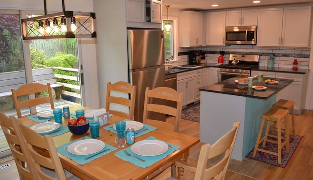 The Boarding House, King bed comfort. Close to Nantucket Sound beaches.
