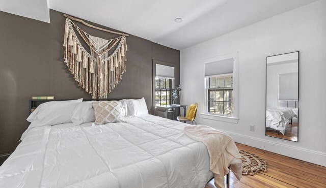The Bookstore · Private Parking · King Beds · Downtown Rockport