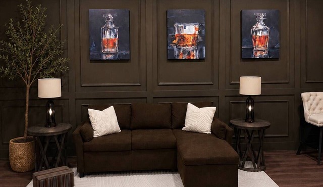 The Bourbon Suite ALL NEW - 30 min from Pro Football HOF & 3 min from golf