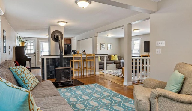 The Brew House - 2nd Floor Private Apartment - Located above Newscapes Brewing