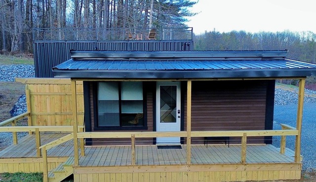 The Buckley- Unique container home, 5 minutes from downtown Athens and OU.