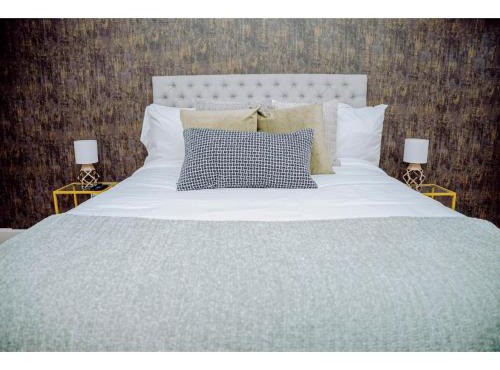 The Cambridge Haven Luxury 2BR Townhouse Private Entry MIT Kendall Sq