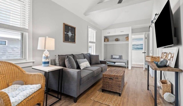 The Cammie Cabana | Pet Friendly | Walk to Beach