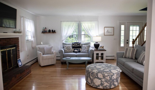 The Coastal Cottage | Walk to Pemaquid Beach | Fire Pit & Family-Friendly Retreat