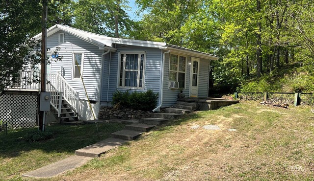 “The Cottage” at Nolin Lake-3 Bedroom home w/Screen Porch & Deck with Lake views