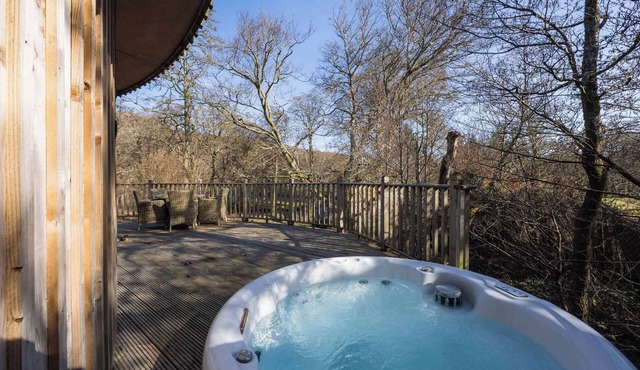 The Crannog Circular Riverside Retreat with Hot Tub
