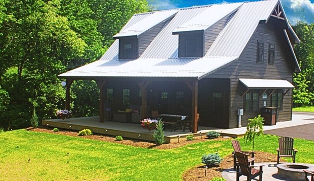 The Dragonfly at Water's Edge Cabins