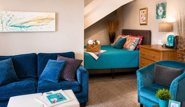 THE DREAM & SOLITUDE SUITE — WOMEN ONLY 2 Room Stay