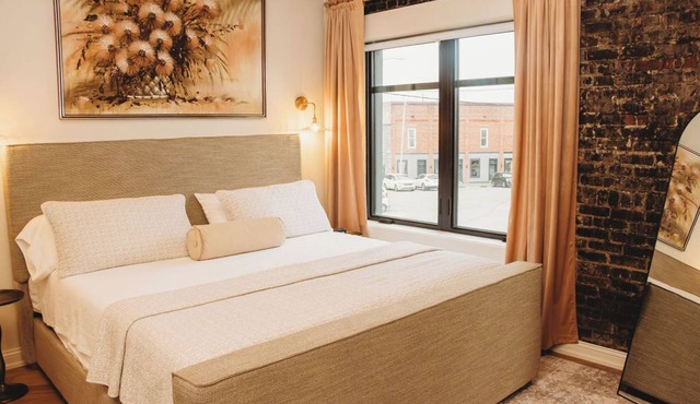 The Eleanor. 2 King bed/2 full bath