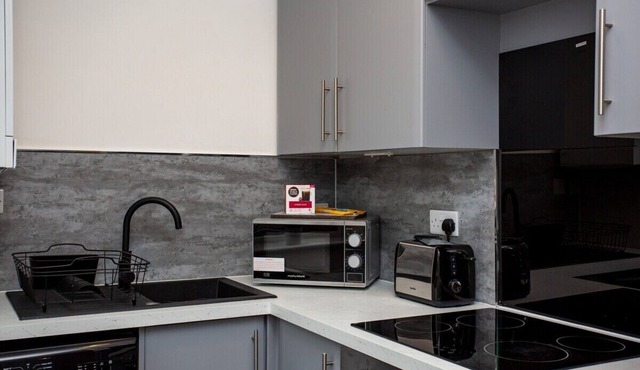 The Ferndale - Spacious 3 Bed Apartment