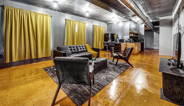 The Gallery - Modern Loft Apartment