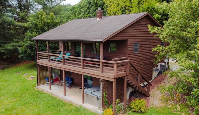 The Gathering | Hocking Hills, Hot Tub, Pond