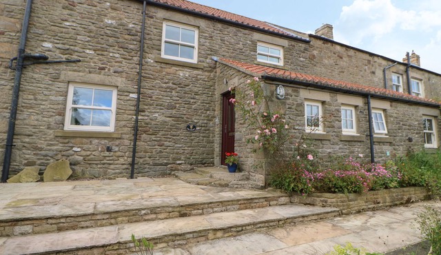 THE GRANARY, pet friendly, character holiday cottage in Lanchester