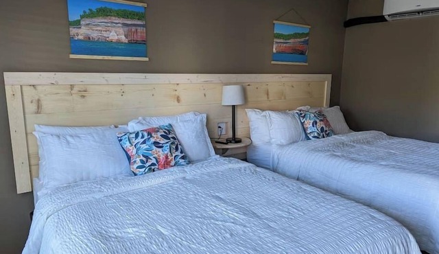 The Greenland Motel - Room No. 6