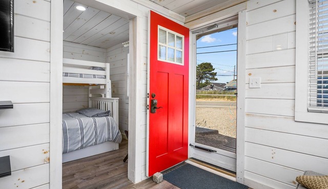 The Grey Pearl: Cozy Coastal Retreat
