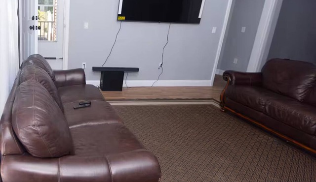 THE HAPPY PLACE - 4-bedroom, 1 Bathroom