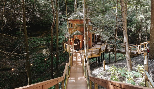 The Hemlock Treehouse | Hocking Hills