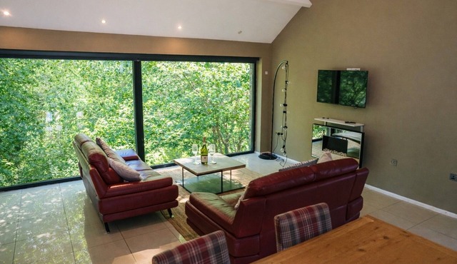 The Heronry, Near Carlisle, Scottish Borders sleeps 2 with hot tub