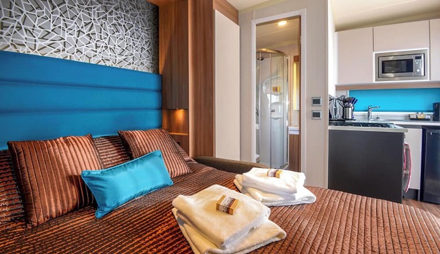 The Hide (Sleeps 2, Dog Friendly)