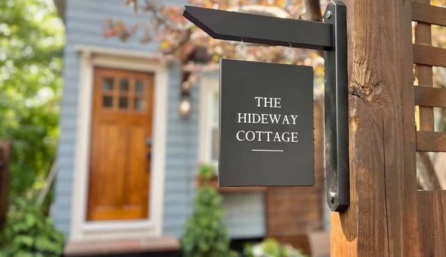 The Hideaway Cottage - Entire Home in Fox Point!