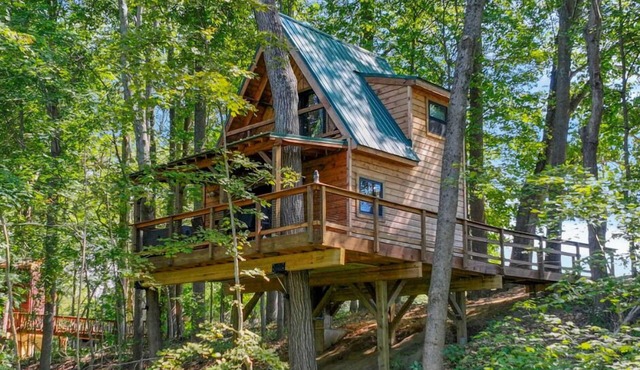 The Hocking Hills Treehouse