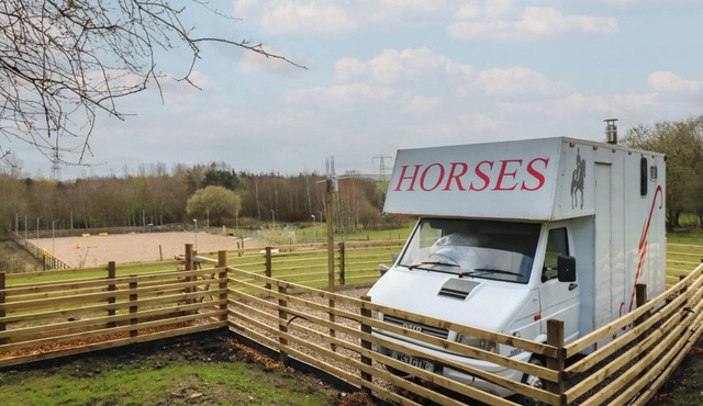 THE HORSE BOX, pet friendly, country holiday cottage in Rowlands Gill