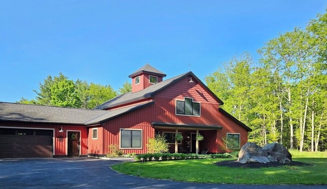 The Hunter's Lodge- Beautiful Country Setting