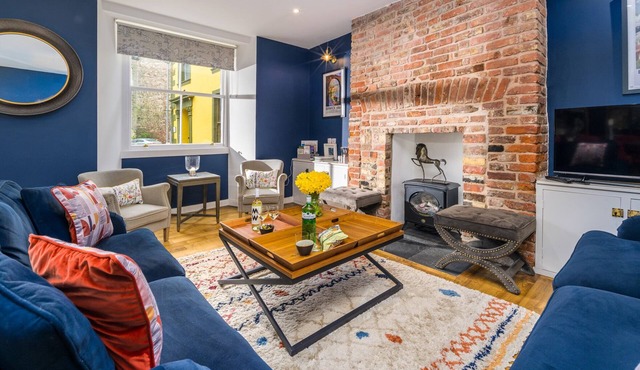 THE INDIGO HOUSE, pet friendly, with a garden in Berwick-Upon-Tweed