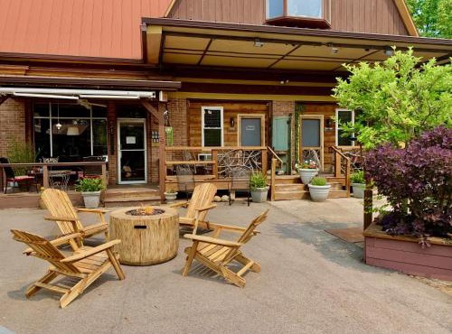 The Iris Garden Downtown Cottages and Suites