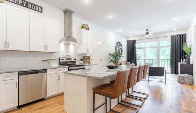 The Jack Daniel's Suite - East Nash Condo