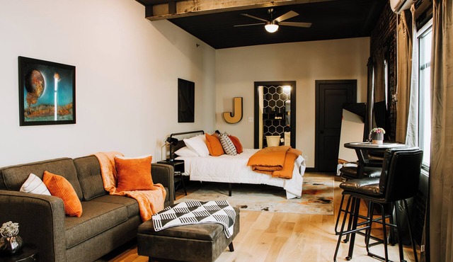 The Jackson Suite/The 1935 Historic Alexander Hotel in Leitchfield, KY
