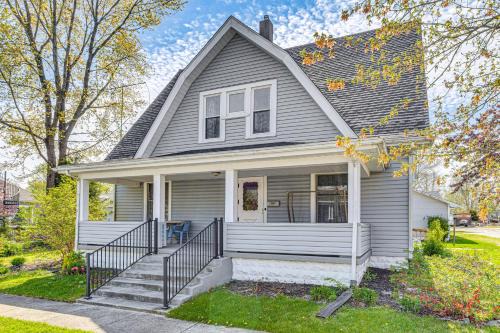 The Junction: Victorian Home in Quaint Fortville!