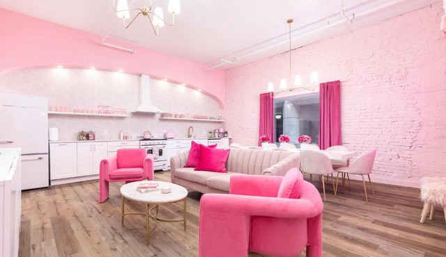 The Kentucky Rose by Hollyhock suites